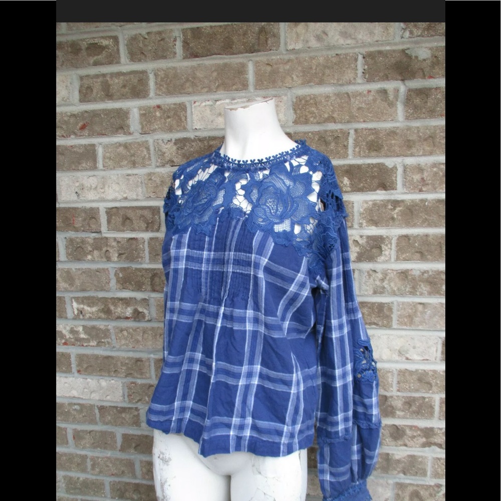 Free People Long sleeve W/ Lace details top sz M - Picture 1 of 4